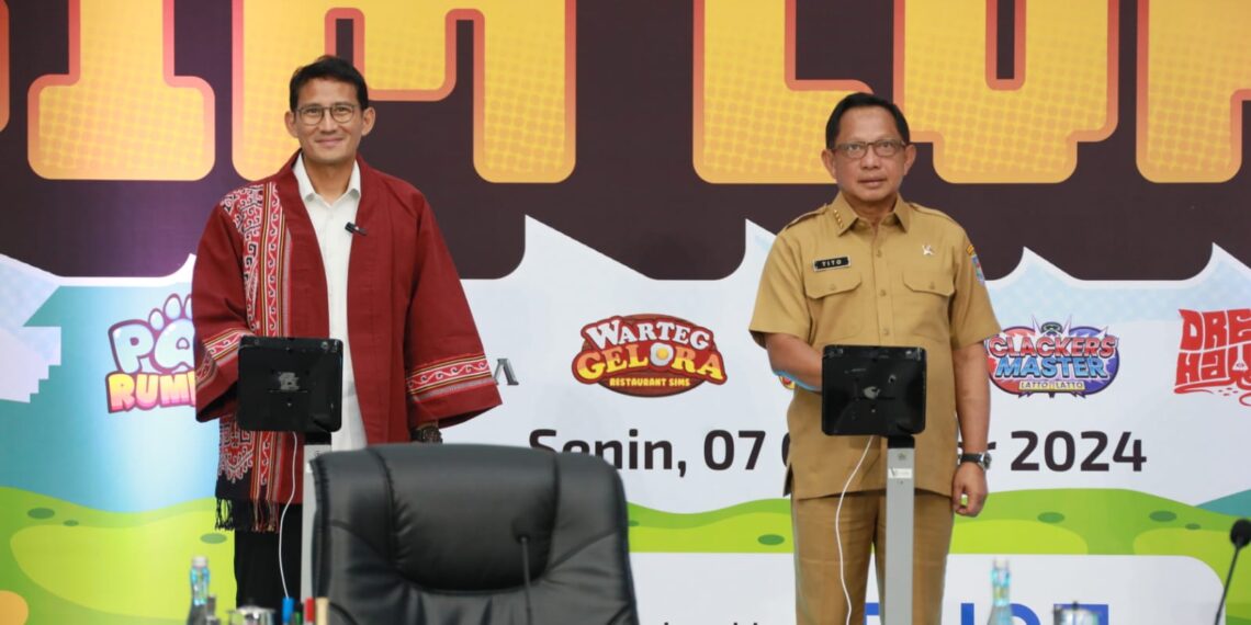 Menteri Pariwisata dan Ekonomi Kreatif, Sandiaga Uno, memberikan apresiasi terhadap kinerja Pemerintah Kota Bandung dalam mengembangkan ekosistem gim lokal. Hal ini disampaikan Sandiaga dalam Rapat Percepatan Pengembangan Industri Gim Nasional yang berlangsung di Kantor Kementerian Dalam Negeri, Jakarta, pada Senin, 7 Oktober 2024.