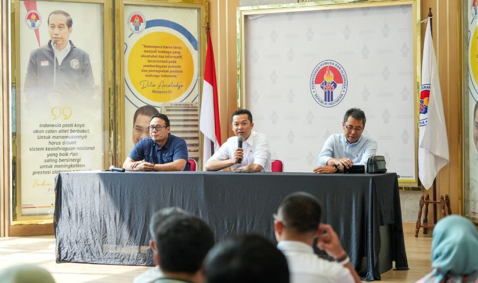 Wakil Menteri Pemuda dan Olahraga Republik Indonesia (Wamenpora RI) Taufik Hidayat ingin tim Indonesia yang bertanding di turnamen Asian Schools Football U-18 2024 bisa tampil maksimal.(foto:egan/kemenpora.go.id)