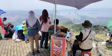 Batudua, Desa Linggajaya, Kecamatan Cisitu, resmi menjadi lokasi take off West Java Paragliding Championship (WJPC) 2024.(FOTO: Humas Pemkab Sumedang)