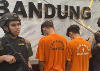 Dua anggota geng motor tersangka pelaku begal di Jalan BKR, Kota Bandung.(Foto:Istimewa).