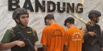 Dua anggota geng motor tersangka pelaku begal di Jalan BKR, Kota Bandung.(Foto:Istimewa).