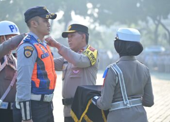 Wakapolda Jabar, Brigjen Pol. Wibowo, memimpin apel pasukan 'Operasi Zebra Lodaya 2024'.(Foto:Humas Polda Jabar).