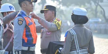 Wakapolda Jabar, Brigjen Pol. Wibowo, memimpin apel pasukan 'Operasi Zebra Lodaya 2024'.(Foto:Humas Polda Jabar).