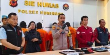 AKBP Willy Andrian menjelaskan penangkapan pegawai honorer Disdukcapil Pemkab Kuningan mengedarkan narkoba.(Foto:Istimewa).