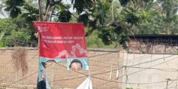 Salah satu baliho Paslon Pilkada Kota Cimahi yang ditemukan rusak.(Foto:Istimewa).