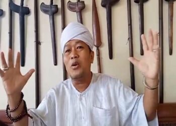 Pemilik Padepokan Agung Amparan Jati, Raden Gilap Sugiono yang memimpin ritual sumpah pocong terhadap Saka Tatal, meninggal dunia pada Rabu (23/10/2024). (Dok. Istimewa).