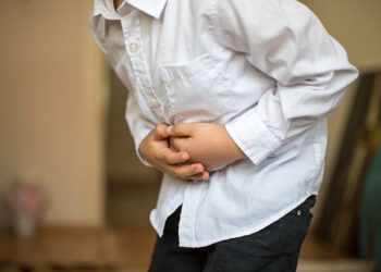 Ilustrasi akibat dari keracunan makanan. (foto: istock)