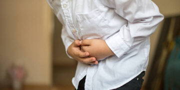 Ilustrasi akibat dari keracunan makanan. (foto: istock)