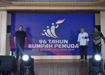 Menteri Pemuda dan Olahraga Republik Indonesia (Menpora RI), Dito Ariotedjo, memperkenalkan logo dan tema Hari Sumpah Pemuda (HSP) ke-96 di Auditorium Wisma Kemenpora, Jakarta, Jumat (11/10).(foto:bagus/kemenpora.go.id)