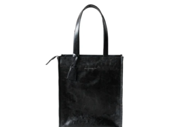 Tas dari bahan limbah kopi.(IMAGE: https://bellsociety.id/products/m-tex-coffee-leather)