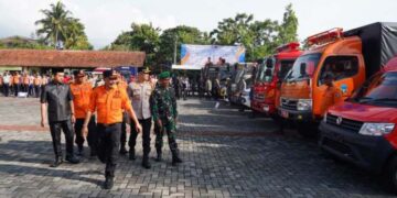 Penjabat (Pj) Bupati Garut, Barnas Adjidin, memimpin Apel Gelar Pasukan Kesiapsiagaan Menghadapi Bencana yang digelar pada Senin (18/11/2024).(FOTO: Humas Pemkab Garut)