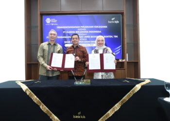 Perjanjian Kerja Sama (PKS) antara bank bjb dan PT Kliring Berjangka Indonesia pada Jumat, 22 November 2024, di Gedung T-Tower Jakarta. Penandatanganan kerja sama ini dilakukan oleh Direktur Komersial dan UMKM bank bjb Nancy Adistyasari serta Direktur Utama KBI Budi Susanto dan Direktur Keuangan dan Manajemen Risiko KBI Adiyasa Suhadibroto serta jajaran manajemen bank bjb dan KBI.