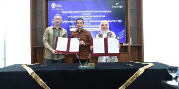 Perjanjian Kerja Sama (PKS) antara bank bjb dan PT Kliring Berjangka Indonesia pada Jumat, 22 November 2024, di Gedung T-Tower Jakarta. Penandatanganan kerja sama ini dilakukan oleh Direktur Komersial dan UMKM bank bjb Nancy Adistyasari serta Direktur Utama KBI Budi Susanto dan Direktur Keuangan dan Manajemen Risiko KBI Adiyasa Suhadibroto serta jajaran manajemen bank bjb dan KBI.