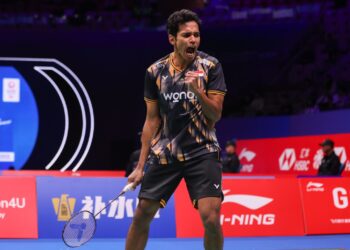 Chico Aura Dwi Wardoyo berhasil mengatasi tantangan dari pebulutangkis India, Priyanshu Rajawat, dengan kemenangan 22-24, 21-13, 21-18 dalam pertandingan babak pertama turnamen bulu tangkis di Shenzhen.