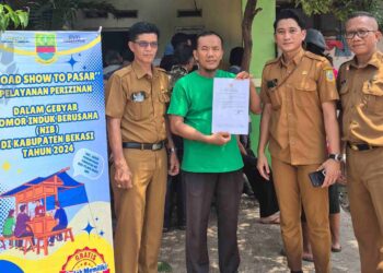 Dinas Penanaman Modal dan Pelayanan Terpadu Satu Pintu (DPMPTSP) Kabupaten Bekasi menggelar roadshow pembuatan NIB di 9 UPTD Dinas Perdagangan dan 12 pasar di wilayah Kabupaten Bekasi.(FOTO: Humas Pemkab Bekasi)