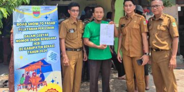Dinas Penanaman Modal dan Pelayanan Terpadu Satu Pintu (DPMPTSP) Kabupaten Bekasi menggelar roadshow pembuatan NIB di 9 UPTD Dinas Perdagangan dan 12 pasar di wilayah Kabupaten Bekasi.(FOTO: Humas Pemkab Bekasi)