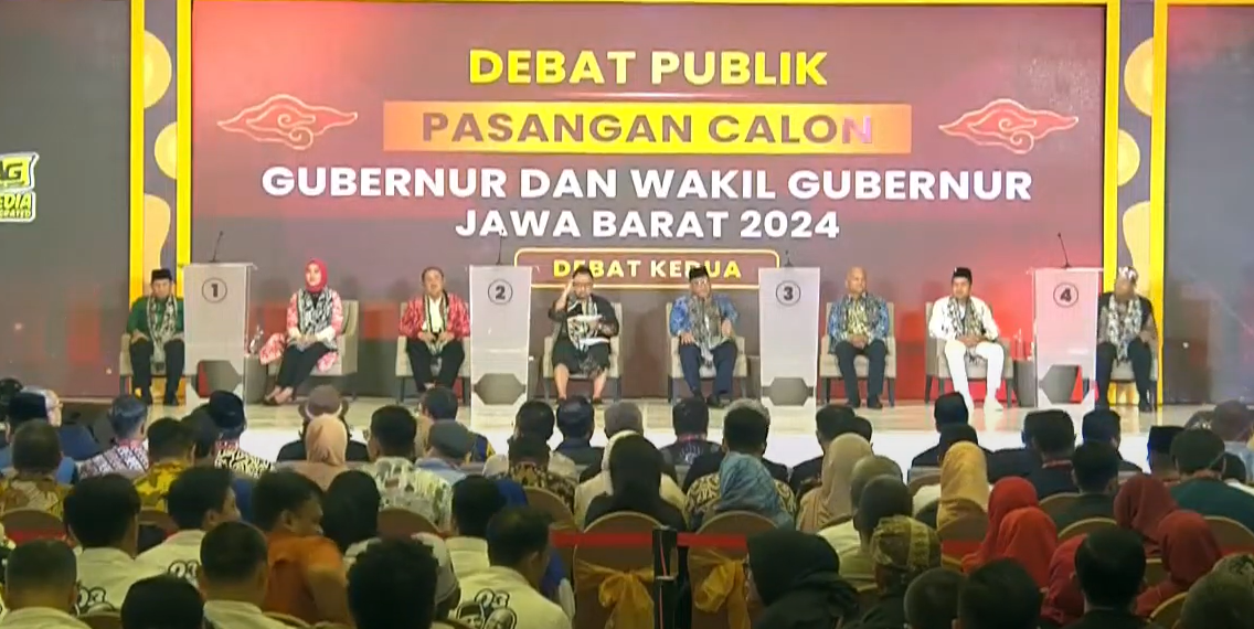 Debat sesi kedua Pilkada Jabar 2024 di Hotel Patra Cirebon, Sabtu (16/11/2024), bertemakan 'Budaya Inovatif untuk Jawa Barat yang Gemah Ripah Repeh'. Debat ini diikuti oleh empat pasangan calon gubernur dan wakil gubernur Jabar.