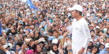 Cagub Jabar nomer 4 Dedi Mulyadi jumpa warga dalam sebuah kampanye. (Dok. Istimewa)