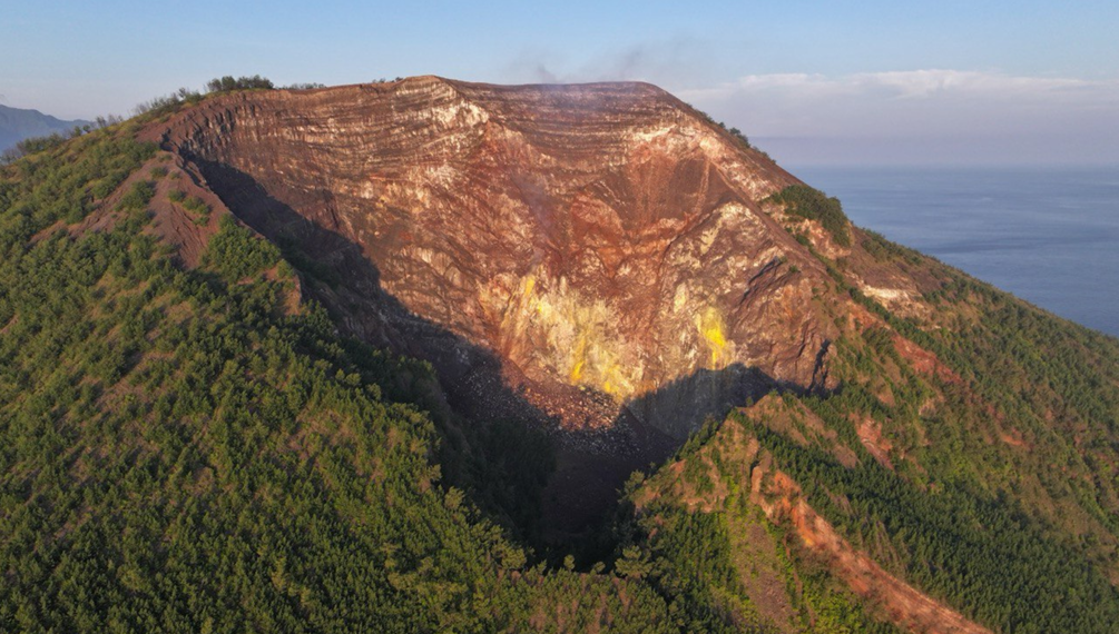 Gunung Iya di Nusa Tenggara Timur.(FOTO: Badan Geologi PVMBG)