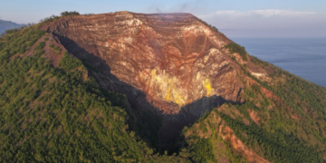 Gunung Iya di Nusa Tenggara Timur.(FOTO: Badan Geologi PVMBG)