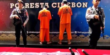 Tersangka pemberangkatan umroh bodong yang menjerat 30 kepala desa di Cirebon.(Foto:Istimewa).