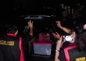 Tim Khusus Pemberantasan Korupsi Kejari Cimahi, menyita sejumlah dokumen dari penggeledahan di Kantor Satpol PP Kota Cimahi.(Foto:Istimewa).