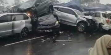 Tangkapan layar kecelakan beruntun di Tol Purbaleunyi (Cipularang) KM 92 arah Jakarta.(Foto:Istimewa).