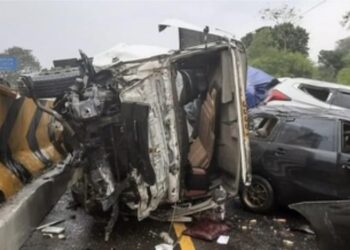 Kecelakaan beruntun di Tol Cipularang Kilometer 92 arah Jakarta, melibatkan 17 Kendaraan, mengakibatkan satu orang tewas, 4 luka Blberat, dan 23 luka ringan.(Foto:Istimewa).