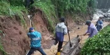 Kirmir sungai TPU Cikura jebol.