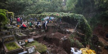 Area makan TPU Cikutra Kota Bandung tergerus longsor.(FOTO: Humas Pemkot Bandung)