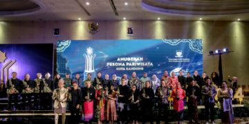 Malam Anugerah Pesona Pariwisata Kota Bandung 2024 berlangsung dengan meriah di Harris Hotel & Convention Center.