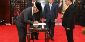 Menteri Energi dan Sumber Daya Mineral (ESDM), Bahlil Lahadalia, melantik Djoko Siswanto sebagai Kepala Satuan Kerja Khusus Pelaksana Kegiatan Usaha Hulu Migas (SKK Migas) menggantikan Dwi Soetjipto Kamis (7/11).