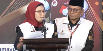 Nina Agustina - Tobroni.(IMAGE: Tangkapan layar YouTube KPU Jabar)