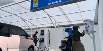 PLN Resmikan One Stop EV Charging Station di Bandung