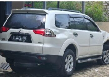 Mobil Mitsubishi Pajero nopol B 2022 ZBC, dalam peristiwa tabrak lari di Jalan KS.Tubun, Kedung Halang, Kota Bogor.(Foto:Istimewa)