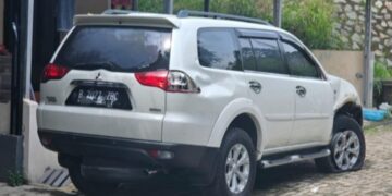 Mobil Mitsubishi Pajero nopol B 2022 ZBC, dalam peristiwa tabrak lari di Jalan KS.Tubun, Kedung Halang, Kota Bogor.(Foto:Istimewa)