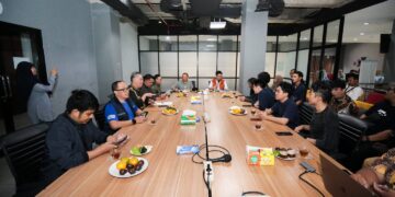 Penjabat Wali Kota Bandung, A. Koswara, mengajak para developer gim untuk berkolaborasi dalam menciptakan permainan yang bisa mengedukasi masyarakat mengenai program-program pemerintah.(FOTO: Humas Pemkot Bandung)