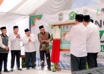 Pj Bupati Ciamis resmikan Kampung Zakat Cisontrol Ciamis.(FOTO: Humas Pemkab Ciamis)