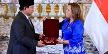 Dalam rangka kunjungan resmi ke Peru, Presiden Republik Indonesia, Prabowo Subianto, dianugerahi penghargaan tertinggi dari Pemerintah Peru, "Grand Cross of the Order of the Sun of Peru" (El Sol del Perú). (FOTO: Setkab)