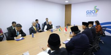 Presiden Republik Indonesia, Prabowo Subianto, mengadakan pertemuan bilateral dengan Perdana Menteri India, Narendra Modi, pada Senin, 18 November 2024, di sela-sela Konferensi Tingkat Tinggi (KTT) G20 di Rio de Janeiro, Brasil.