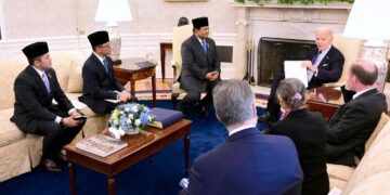 Peci hitam Prabowo