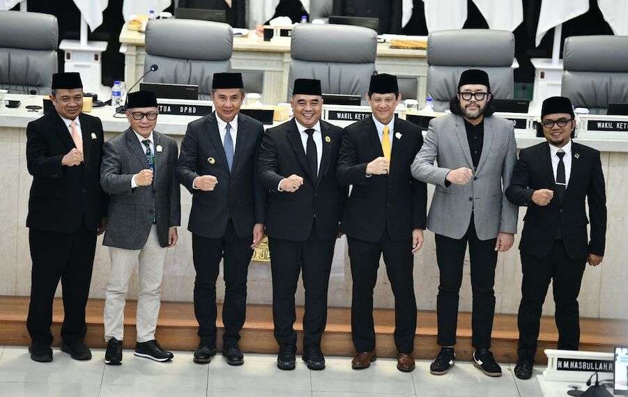 Pj Gubernur Jabar Bey Machmudin bersama Pimpinan DPRD Jabar.(FOTO: Humas Pemprov Jabar)