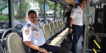 Dishub Kab Bekasi menguji coba Biskita yang direncanakan aka. Dilaunching pada awal Desember ini. Foto : Arif Tiarno