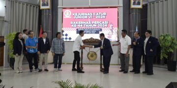 Wakil Menpora (Wamenpora) Taufik Hidayat mewakili Menpora Dito Ariotedjo membuka Kejuaraan Nasional (Kejurnas) Catur Junior VI 2024, Jumat (8/11) malam. Kejurnas yang dirangkai Rapat Kerja Nasional (Rakernas) ke-44 Persatuan Catur Seluruh Indonesia (Percasi) ini berlangsung di Aula BBPPMPV Bisnis dan Pariwisata, Jalan Raya Parung, Bojong Sari, Depok, Jawa Barat (Jabar).(foto:bagus/kemenpora.go.id)