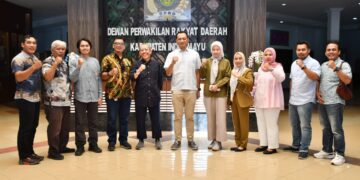 Caption foto: Manajemen Kilang Balongan mengadakan kunjungan ke DPRD Kabupaten Indramayu. (Foto: Satujabar.com)