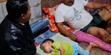 Cagub Jabar Dedi Mulyadi mengirim stafnya menjenguk dan memastikan kondisi korban di rumahnya. (Dok. Istimewa)