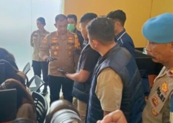 Penggerebekan 'markas' judi online di Kota Bandung, dipimpin langsung Kapolrestabes Bandung, Kombes Pol. Budi Sartono.(Foto:Istimewa).