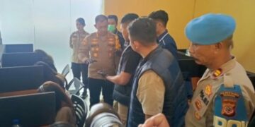 Penggerebekan 'markas' judi online di Kota Bandung, dipimpin langsung Kapolrestabes Bandung, Kombes Pol. Budi Sartono.(Foto:Istimewa).