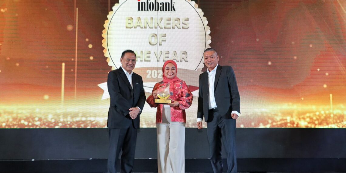 Penghargaan dari Infobank diterima oleh Direktur Komersial & UMKM bank bjb Nancy Adistyasari pada hari Jumat (29/11) bertempat di Grand Ballroom Ritz-Carlton Mega Kuningan.