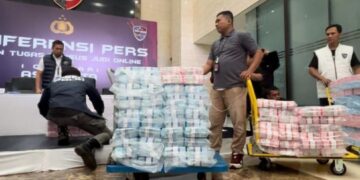 Barang bukti uang miliaran rupiah dari praktik perjudian online yang diungkap Bareskrim Polri.(Foto:Istimewa)